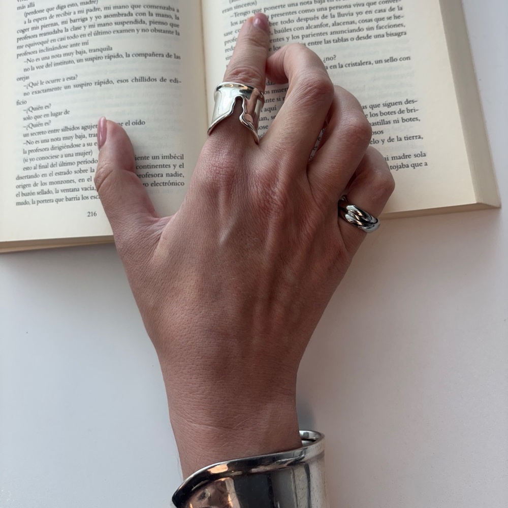 Pinky trinity ring Size 4 - Picture 2 of 8